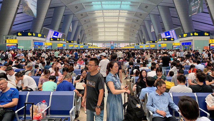 京沪高铁沿线列车晚点：部分旅客滞留北京南站，秩序正逐步恢复