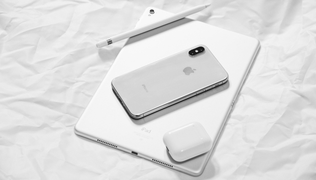 iPhone,黑色面板,iPod,iMac,铝合金机身,iOS,三明治,铁三角,二号人物,乔纳森传