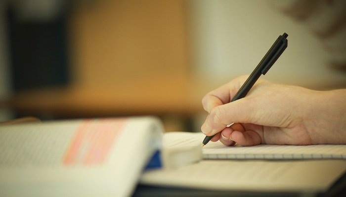 工人日报：花钱买“内部信息”填报高考志愿靠谱吗？