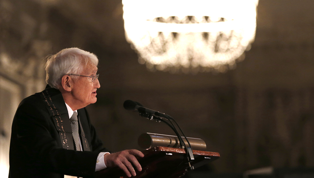 从反思精神到公共关怀，90岁的哈贝马斯对当下中国有何意义？