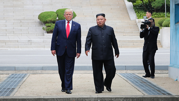 【界面晚报】昨天的“金特会”三个细节信息量很大 德国走过了怎样的百年垃圾分类史？