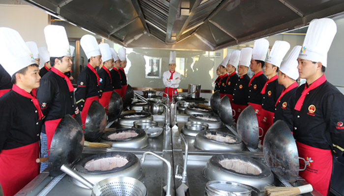 地方新闻精选｜ 湖北“小龙虾学院”首届毕业生就业率100% 四川一景区几百亩荷花被野蛮采摘