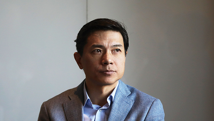 百度李彦宏遭现场泼水，调侃发展AI会遇到挫折