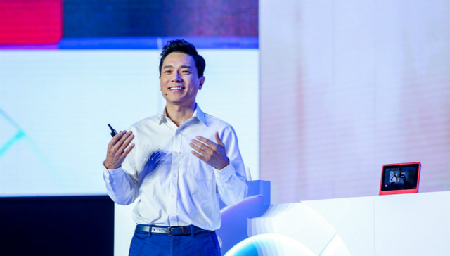 除了被泼水，李彦宏还展示了百度AI的最新能力