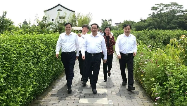 乡村风貌,振兴战略,三农,增收,农村土地制度,农业生产,促进农民,乡村文化,农村集体经济,石板