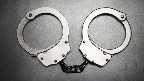 博信股份董事长半月前被刑拘，董秘不披露风险自己先“溜”