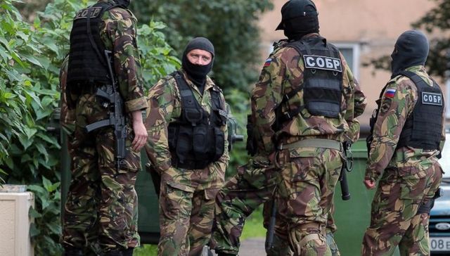 在俄华商存入巨额现款时遭劫，银行职员通风报信7名联邦特工分赃