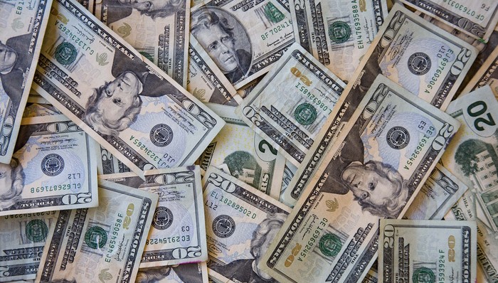 200万富人结构性变化，谁能引领高端财富管理未来十年？