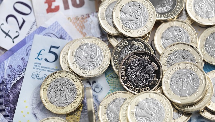 英国国家统计局：华裔为各族裔中收入最高群体，较英国白人高出30%