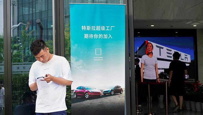 首批一线员工“集结”，特斯拉上海工厂9月或试产