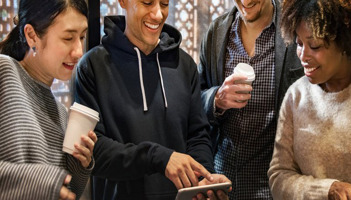 沃尔玛、高盛等企业掀起制服革命，鼓励员工“轻装上阵”