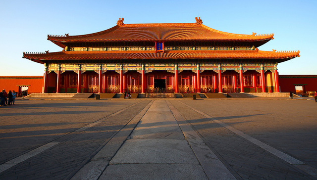 地方新闻精选|游客故宫吸烟发视频炫耀北京警方介入 云南两女干部拒提拔被处理