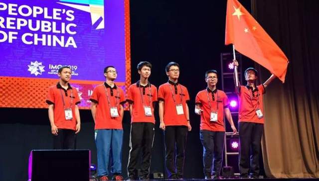 国际数学奥赛中国队4年后重登第一，6名队员均获金牌