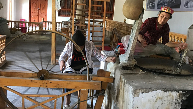 桑皮纸,艾德莱斯绸,振兴项目,非遗,丝路,煮茧,扎染,非物质文化遗产,活化石,墨玉县