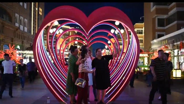 大巴扎,烤包子,美食,乌鲁木齐,特色建筑,扎啤,羊肉串,传统技艺,红柳,香气