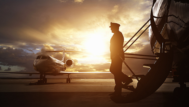 【深度】扯皮、诉讼、天价索赔，为什么飞行员离职这么难？