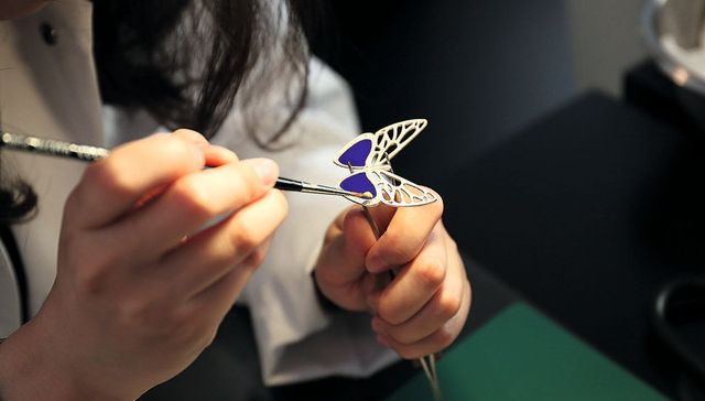 想学珠宝不必远赴欧洲，梵克雅宝在香港开了一所学校