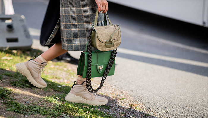 夏季雨水泛滥无碍运动鞋走红，品牌商加码防水透气性能