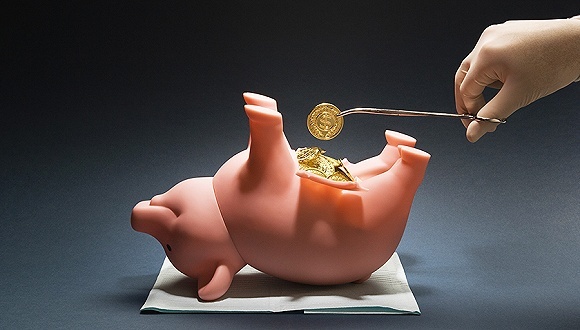 险企银保“回扣”调查：有险企重疾险首年保费逾两成被银行拿走