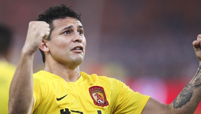 国足世预赛初版名单：老队长郑智在列，两名归化球员入选