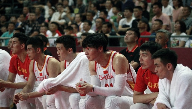 【体育晚报】中国男篮世界杯热身赛战巴西 CBA季前赛分组出炉