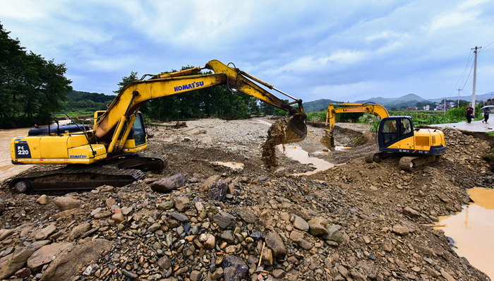 湖北十堰局地暴雨突发山洪，导致8人遇难多人失联