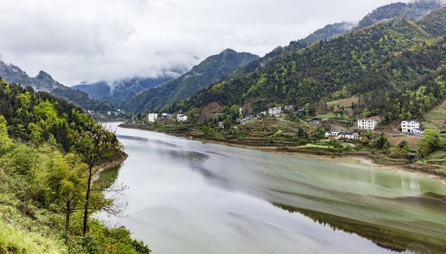 自助游,游客,景点,自由行,旅游者,旅行社责任,缺位,权利义务关系,旅游法,旅游经营者