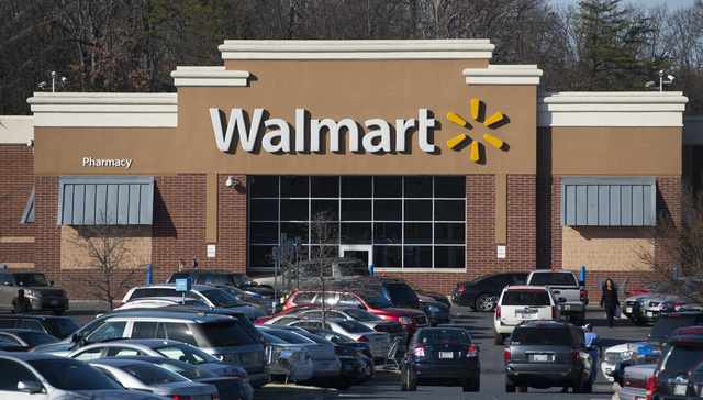 22人死于美国沃尔玛枪击案后，这家超市不打算收紧卖枪业务