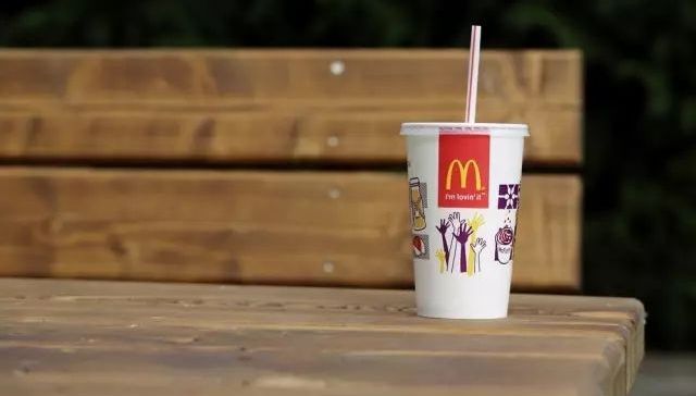 真“作秀”，假“环保”？麦当劳承认此前推出的纸质吸管无法回收