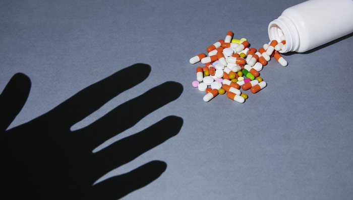 处方药随便买、“隔网神医”满天飞，网上药店该严管了