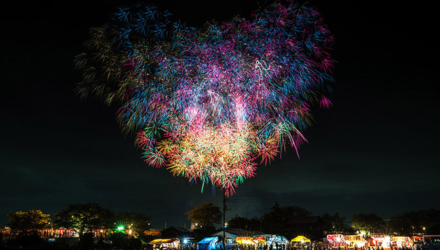 烟火，让每个人都回到了最天真无邪的孩提时代