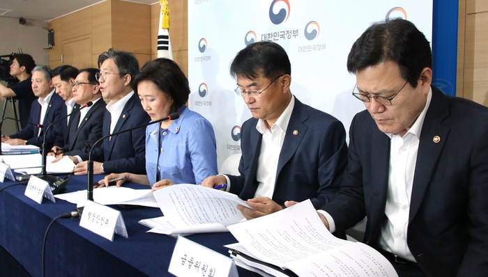 白名单,光致抗蚀剂,韩媒,日本首相,韩国,日本政府,日本进口,以牙还牙,战略物资进出口告示,开绿灯