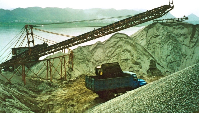 透视长江“采砂之患”：如何破解保护与利用的困局