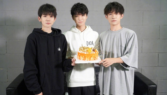 TFBOYS,粉丝,肥罗,偶像,曲终,十年,主场,四叶草,造星,流量