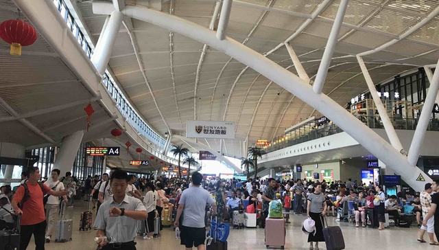 台风“利奇马”来袭，旅客出行受影响