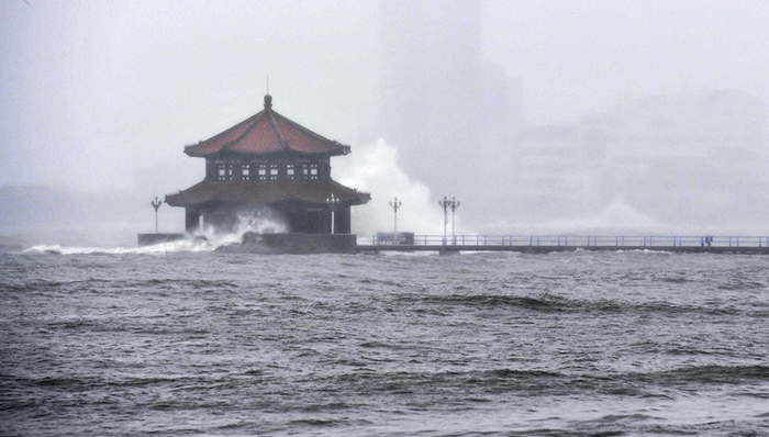 【界面早报】台风“利奇马”致6省市651万人受灾 北大申请补录两名河南退档生