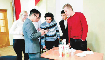 习主席回信后，他们留学报国的决心更大了