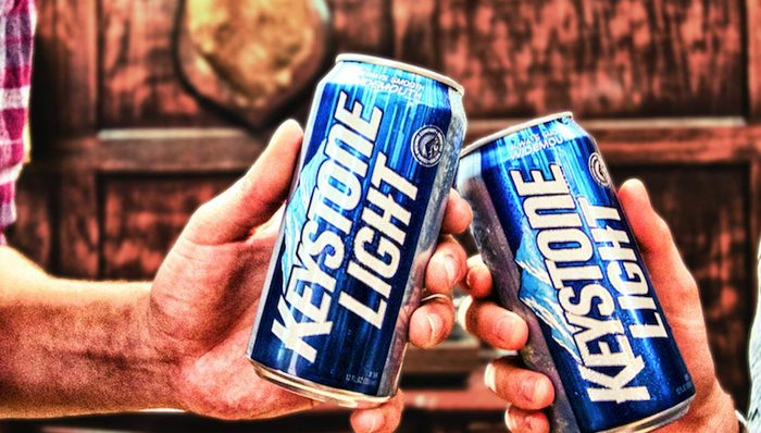 米勒啤酒要帮年轻顾客付房租，为什么大学生客群越来越重要？