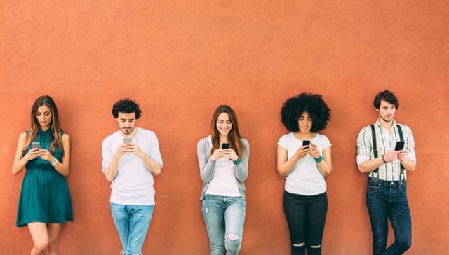 当社交时代陷入虚无主义：科技巨头荫庇之下的神经病院与右翼分子训练营