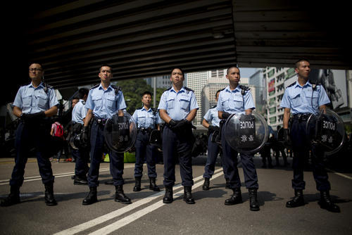 黄马甲,香港警方,游击战,神探,宵禁,法国警方,反暴力游行法,局势,无人机,国民警卫队