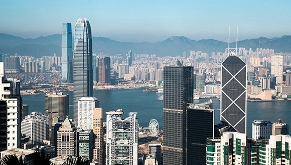 香港激进示威活动已影响其旅游业，近四周机票预订下滑三成