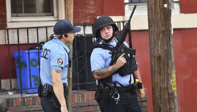 美国费城枪击案六名执勤警员受伤，仍在与至少一名藏匿凶手对峙