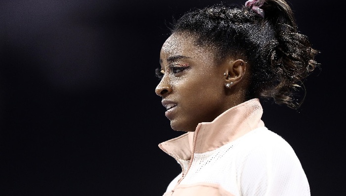 拜尔斯在体操场上依然无所不能，但美国体操的信任重建刚刚开始