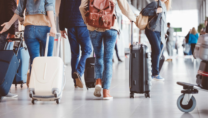 直通部委|民航局回应香港机场运行受阻 工信部：20%危化企业搬迁改造已完成