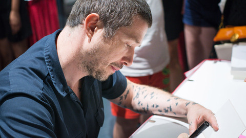 “坑蒙拐骗”教授杰西·鲍尔的小说实验：让事物保持模棱两可