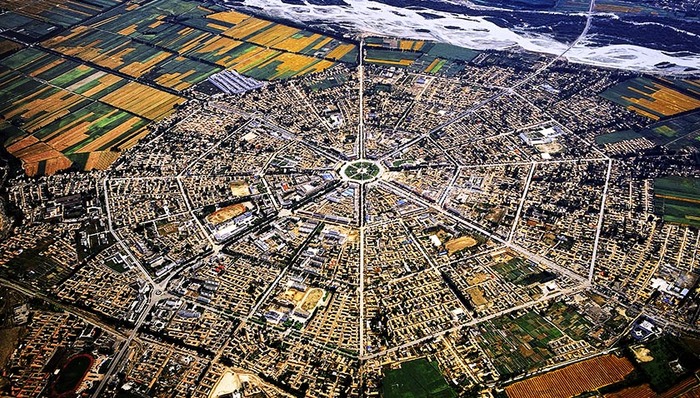 国务院新闻办发表《新疆的职业技能教育培训工作》白皮书