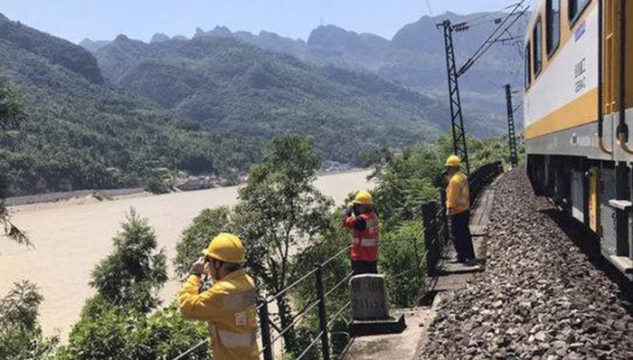 成昆铁路,1970年,成昆线,失联,山体滑坡,抢险,工友,垮塌,聚宝盆,钢铁