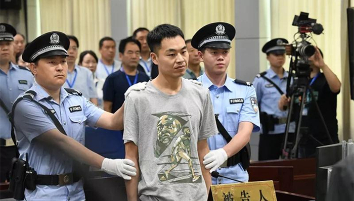 河南男子20年后打老师案二审维持原判，获刑1年半