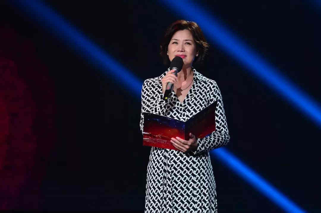 致敬词宣读 朗诵：王晓梅