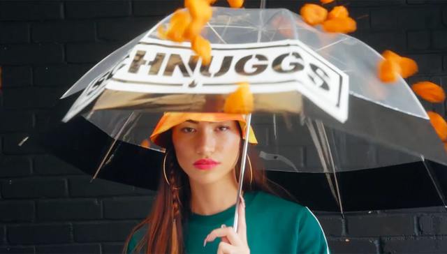 麦当劳官方推出了一个时装系列，麦乐鸡味的